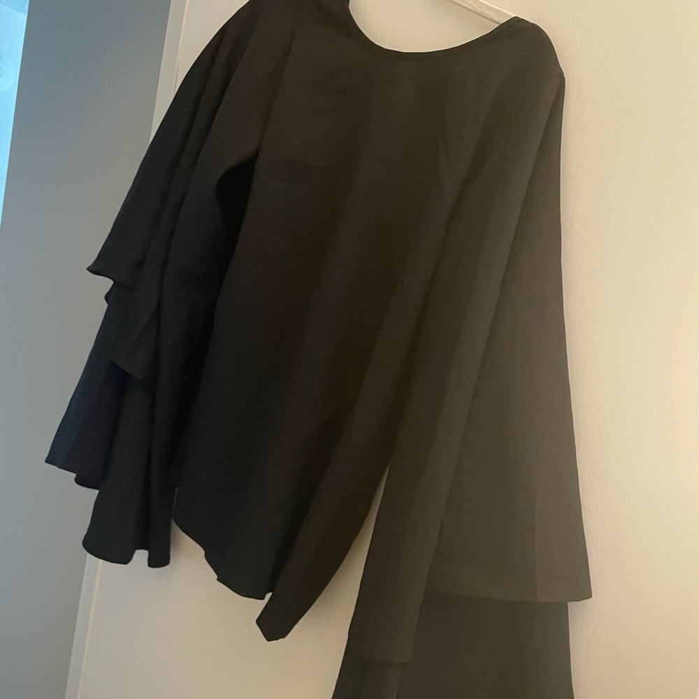 Black top with big sleeves